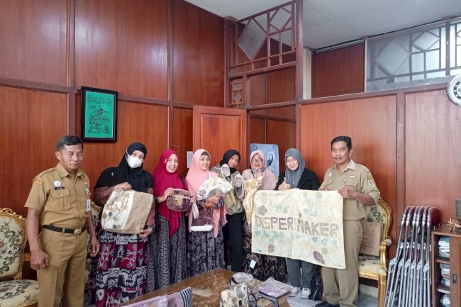 Kunjungan IKM Handycraft ke DISPERINAKER Klaten